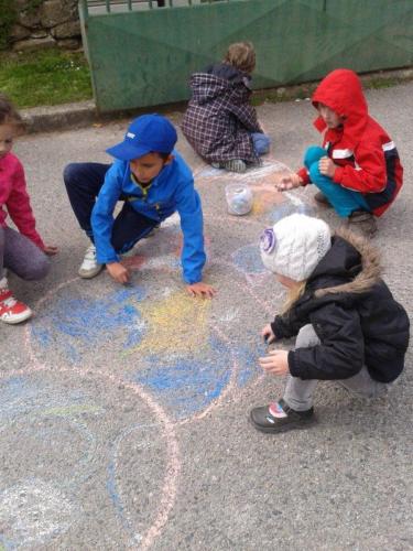 Stonožka jde do školy