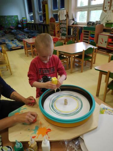 4. Několik barviček v kruhu