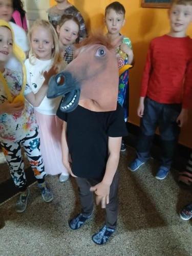 Blaznivy-den-1.-trida