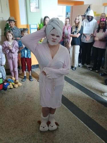 Blaznivy-den-8.-trida