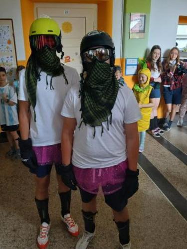 Blaznivy-den-9.-trida