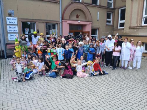 Blaznivy-den-masky 2