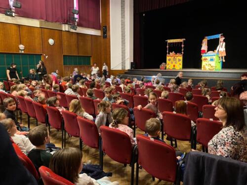 Broucci-a-motylci-v-divadle.