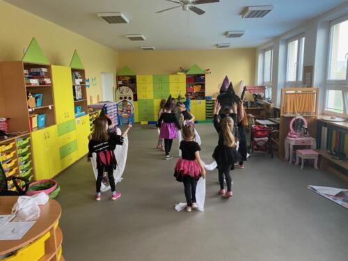 Carodejnicke-tanecky