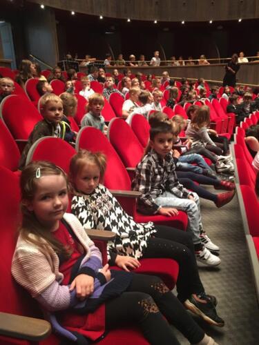 Cekani-na-predstaveni...