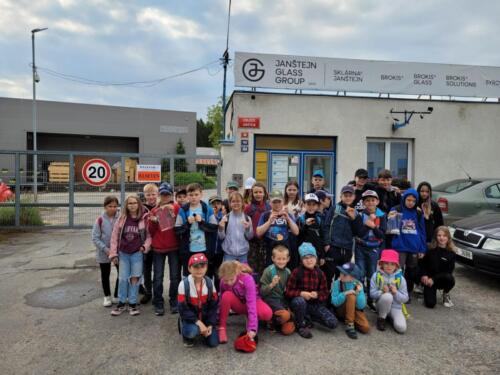 Druha-treti-a-ctvrta-trida-na-exkurzi-ve-sklarnach-Janstejn.