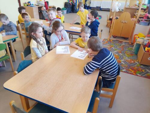 Druhaci-pomahaji-predskolakum