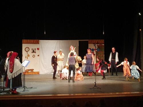 Folklorni-vanocni-vystoupeni-souboru-Praminek-a-Vysocan-3