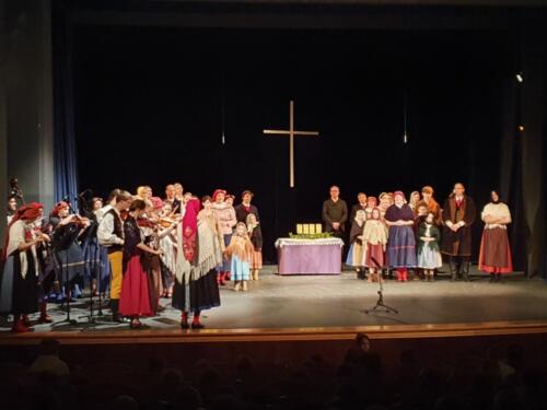 Folklorni-vanocni-vystoupeni-souboru-Praminek-a-Vysocan-5