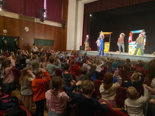 Herci-nas-naucili-i-tanecek.