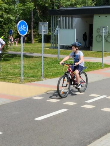 Hlavne-pozor-na-prednost-zprava...