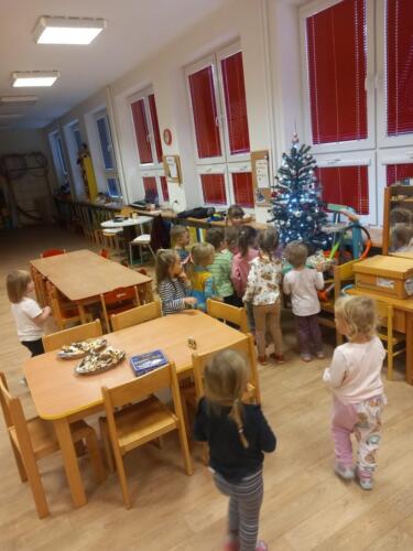 Jezisek-prisel-do-skolky