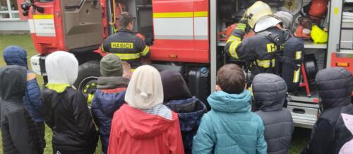 Podle-nasich-predstav-oblekame-hasice-do-akce....