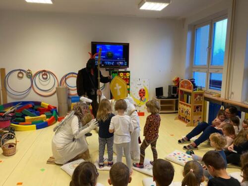 Mikuláš, čert a andílek