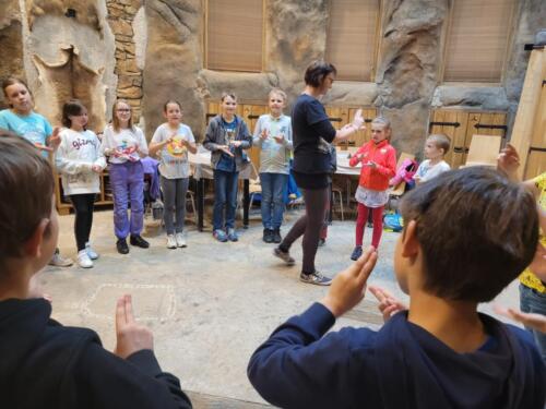 Samansky-tanec-na-privolani-deste...