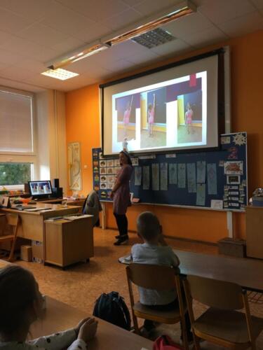 Spravny-postoj-pri-psani-na-tabuli