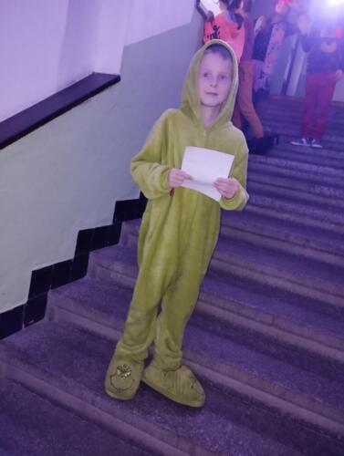 grinch-na-schodech