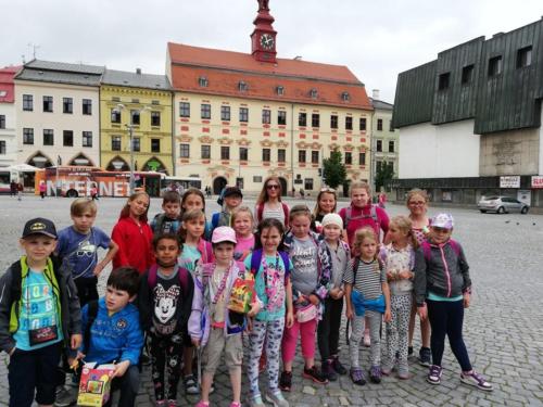 První a čtvrtá třída na výletě