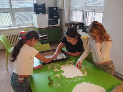 vykrajovani-kokosoveho-testa